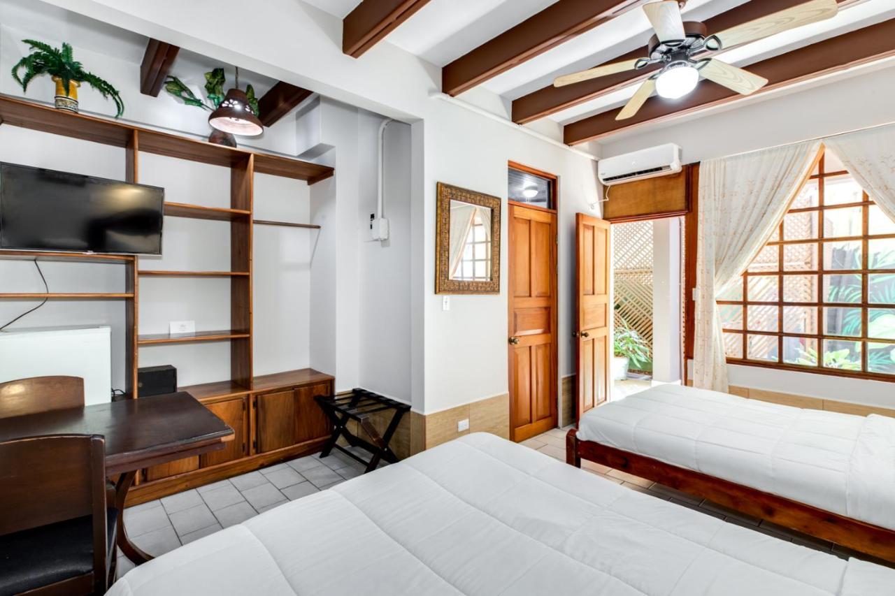 Hotel Poseidon Jacó Extérieur photo